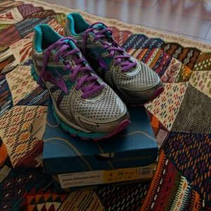 Brooks Adrenaline GTS 17 narrow size 9